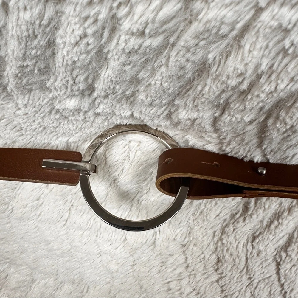 Talbots Circular Buckle Brown Leather Belt Made in Italy Size Medium, LIKE NEW!